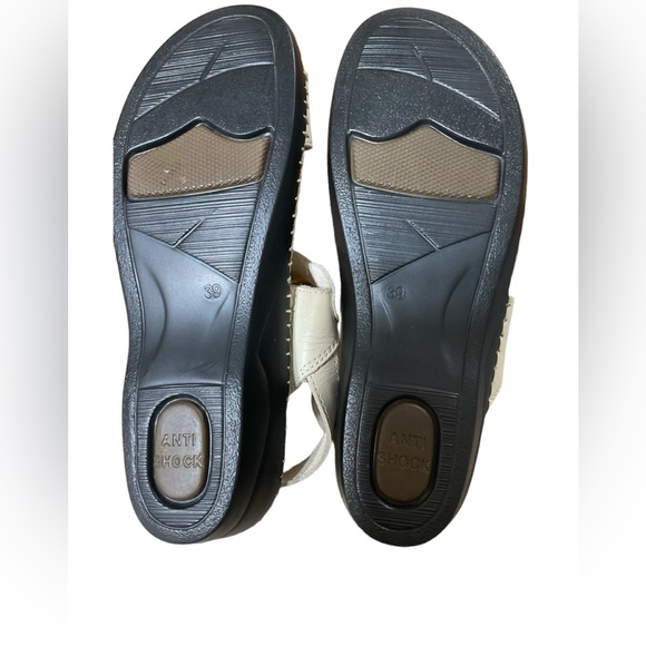 La Plume Fiora Cream & Gold Leather Sandals Size 39 NWOT - Picture 11 of 12